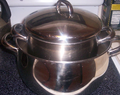 This is a reenactment. I forgot to take pictures during the actual boil. This is a reenactment. I forgot to take pictures during the actual boil.