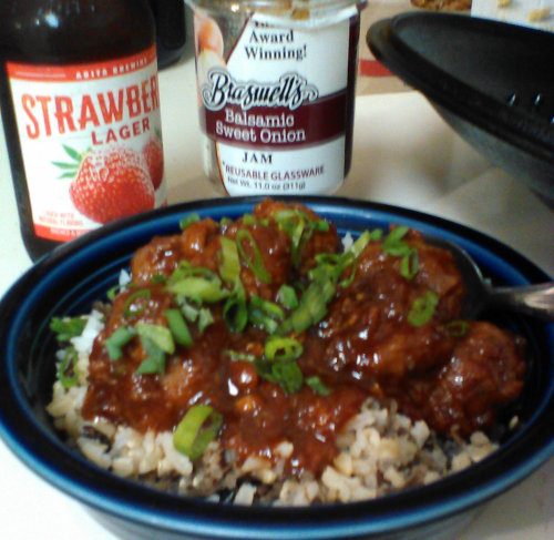 Meatballs over rice with a green onion garnish Meatballs over rice with a green onion garnish